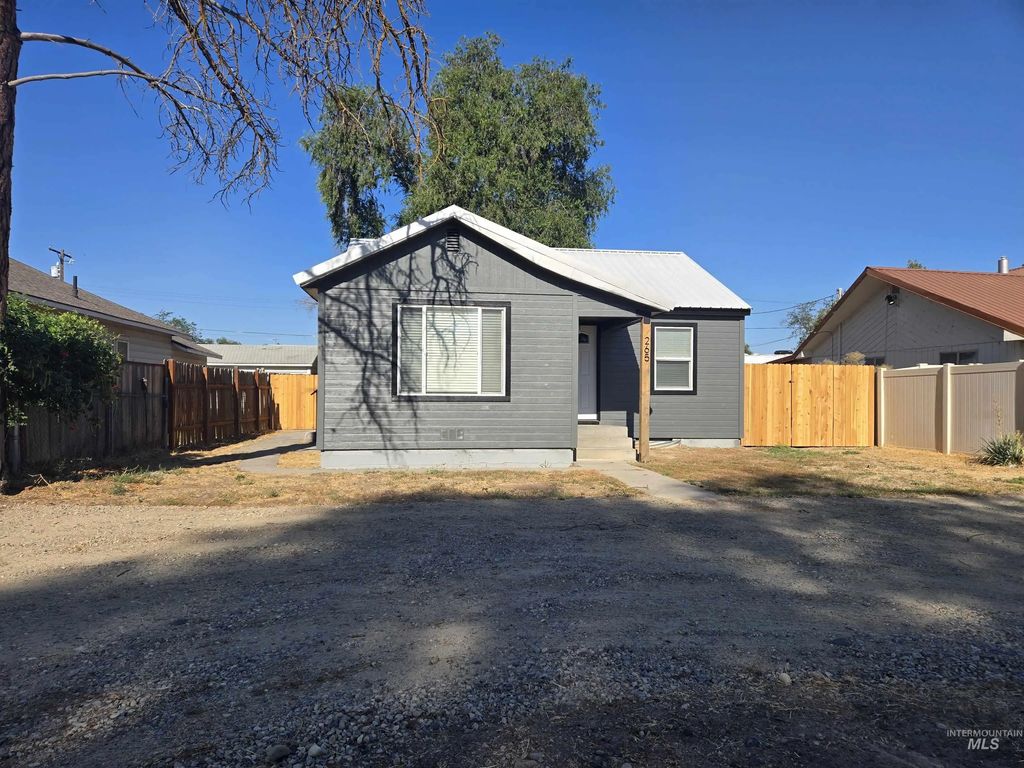 265 Nw 4th St, Ontario