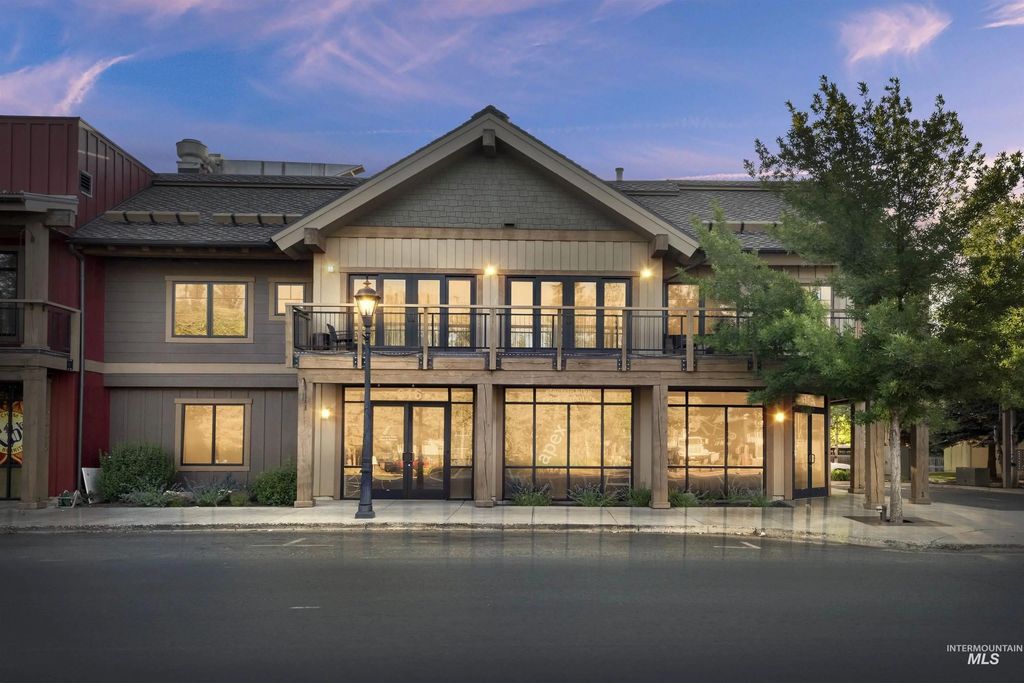 616 N 3rd St. #207, McCall