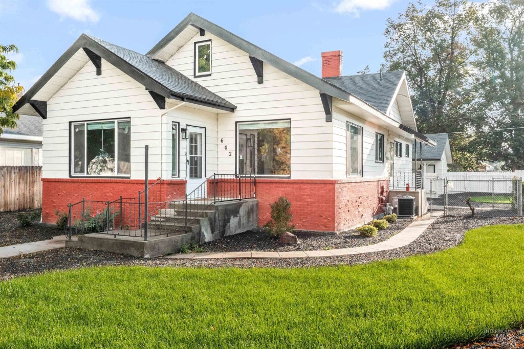 602 N 5th St., Parma