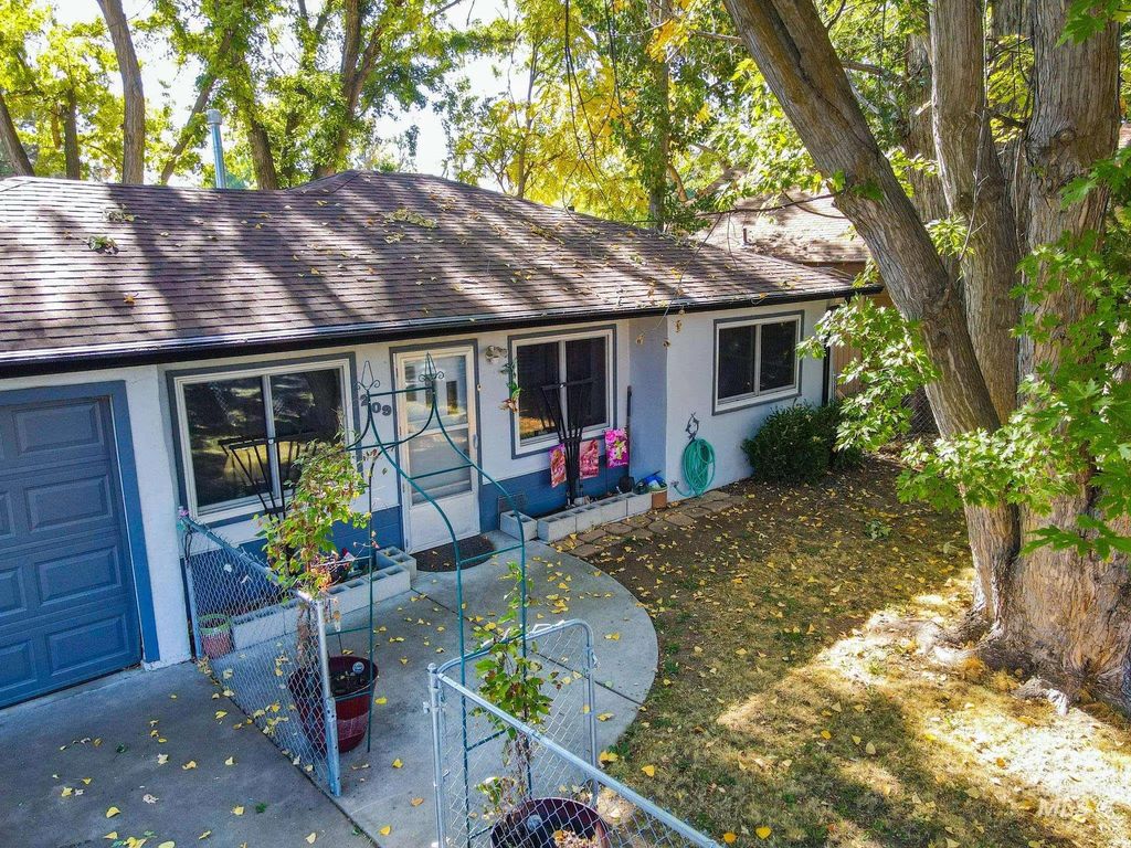 209 W 2nd St, Middleton