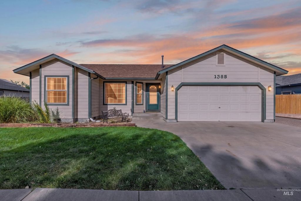 1385 Rosewood St, Mountain Home