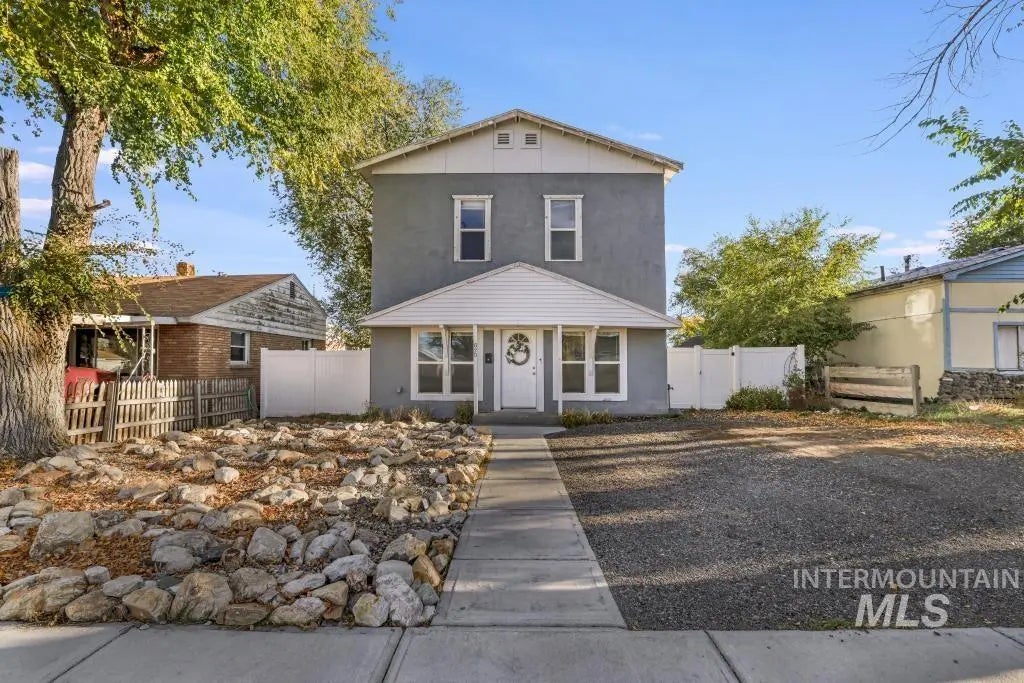 820 Broadway Ave N, Buhl