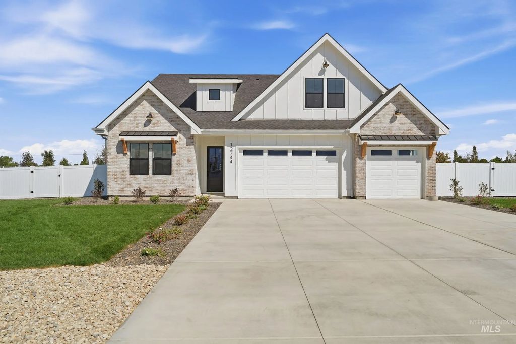 12744 Fjord St., Middleton