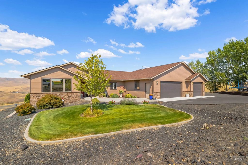 705 Talons Ct, Lewiston