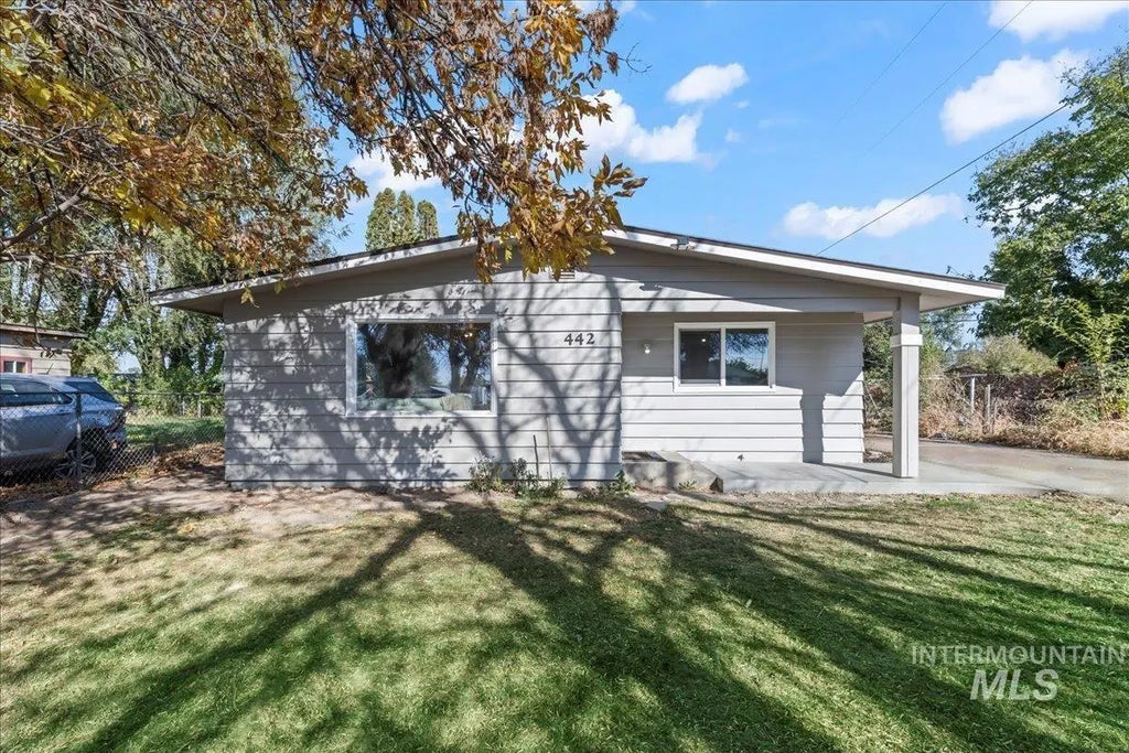 442 1st St N, Nampa