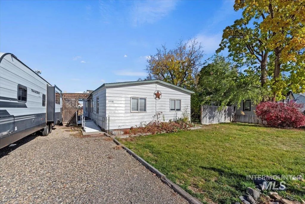 1810 E Sherman, Nampa