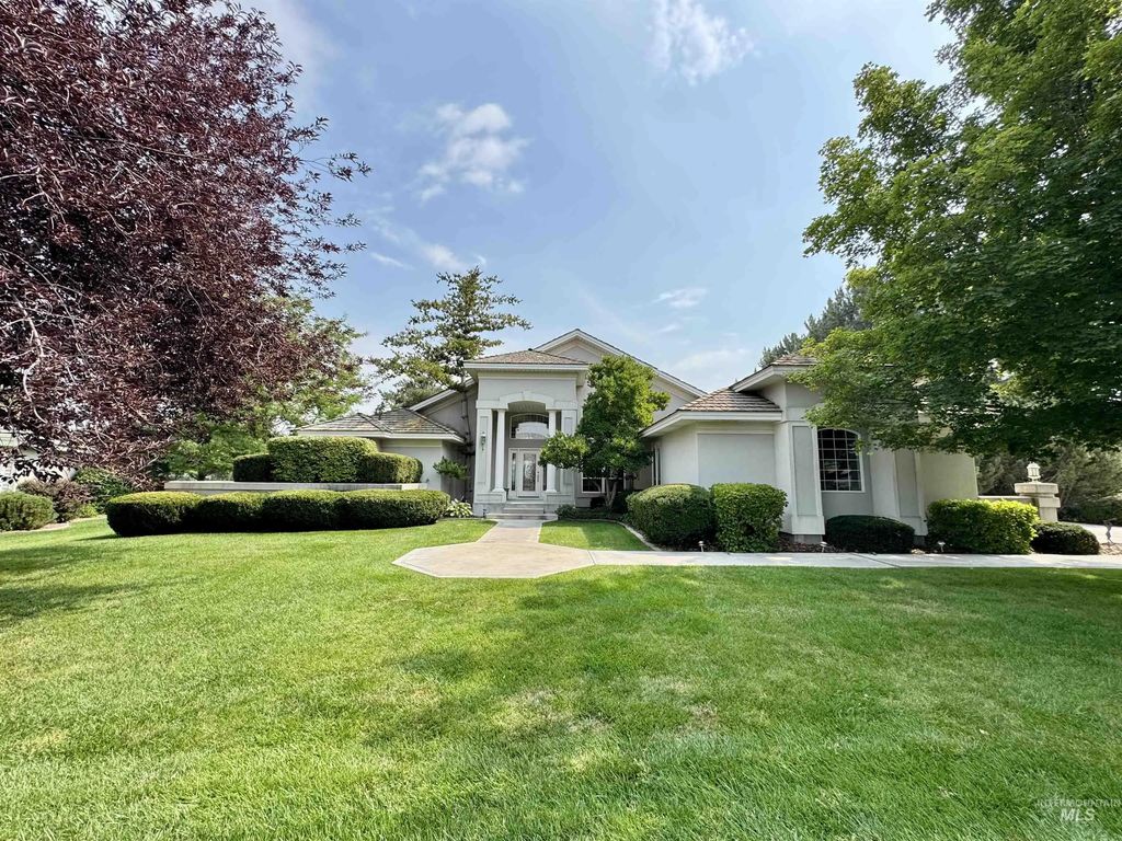 315 Clear Lakes Lane, Buhl