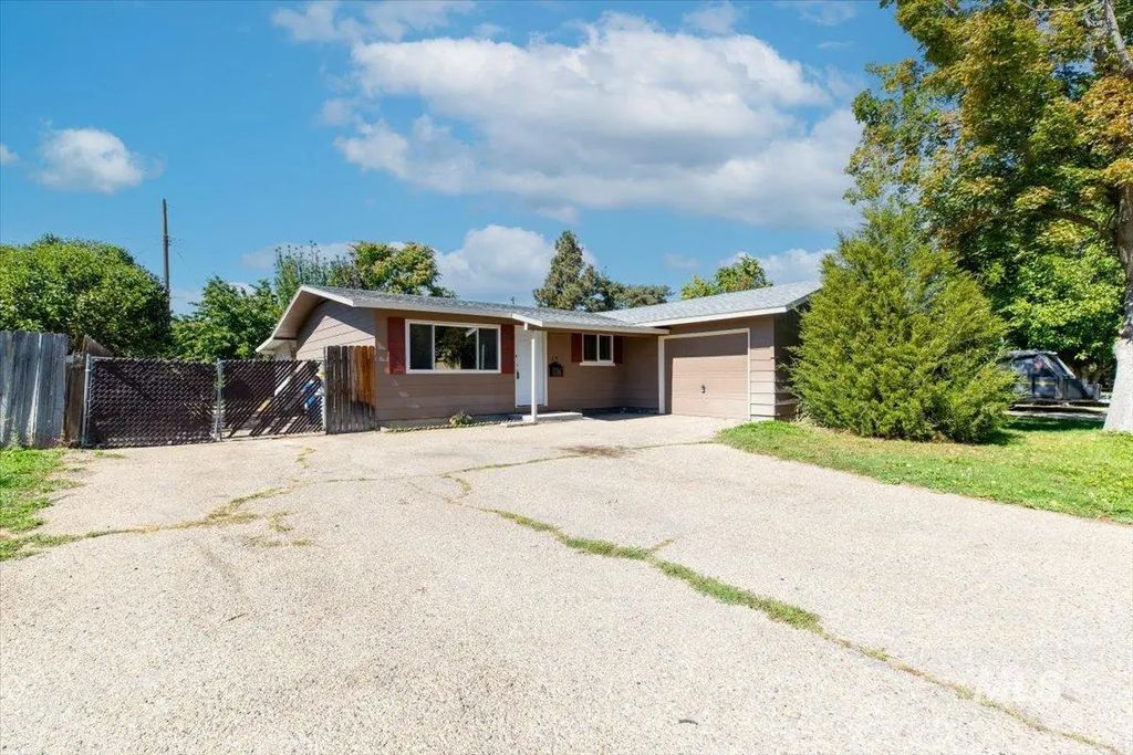45 S Westwood St, Nampa