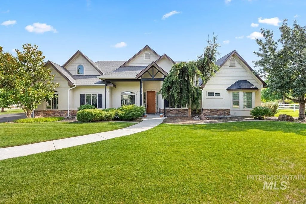 8957 New Castle Dr, Middleton