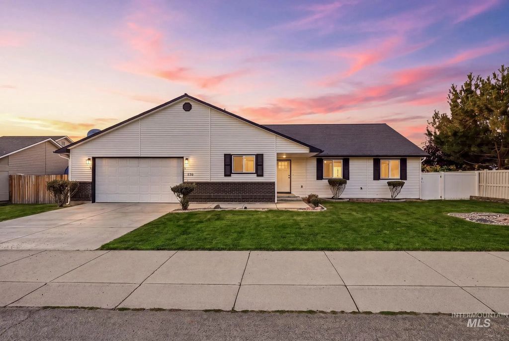 770 E Red Bud St, Kuna