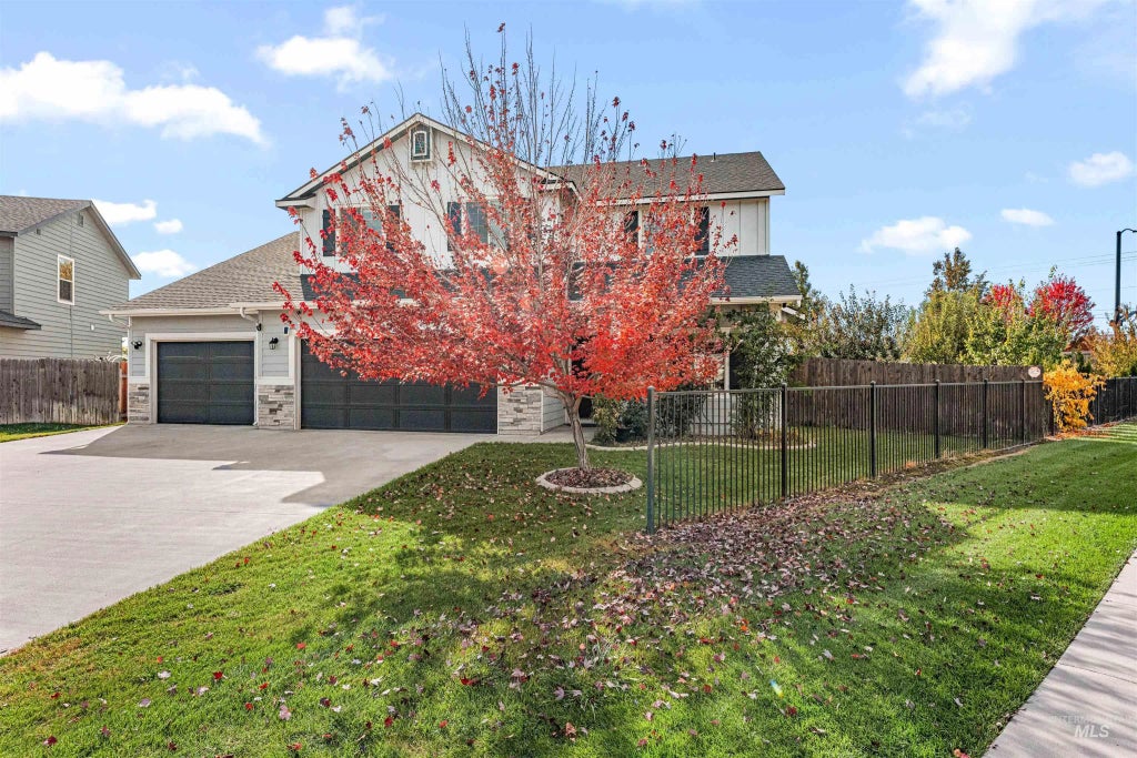 37 E Ensenada Dr, Meridian