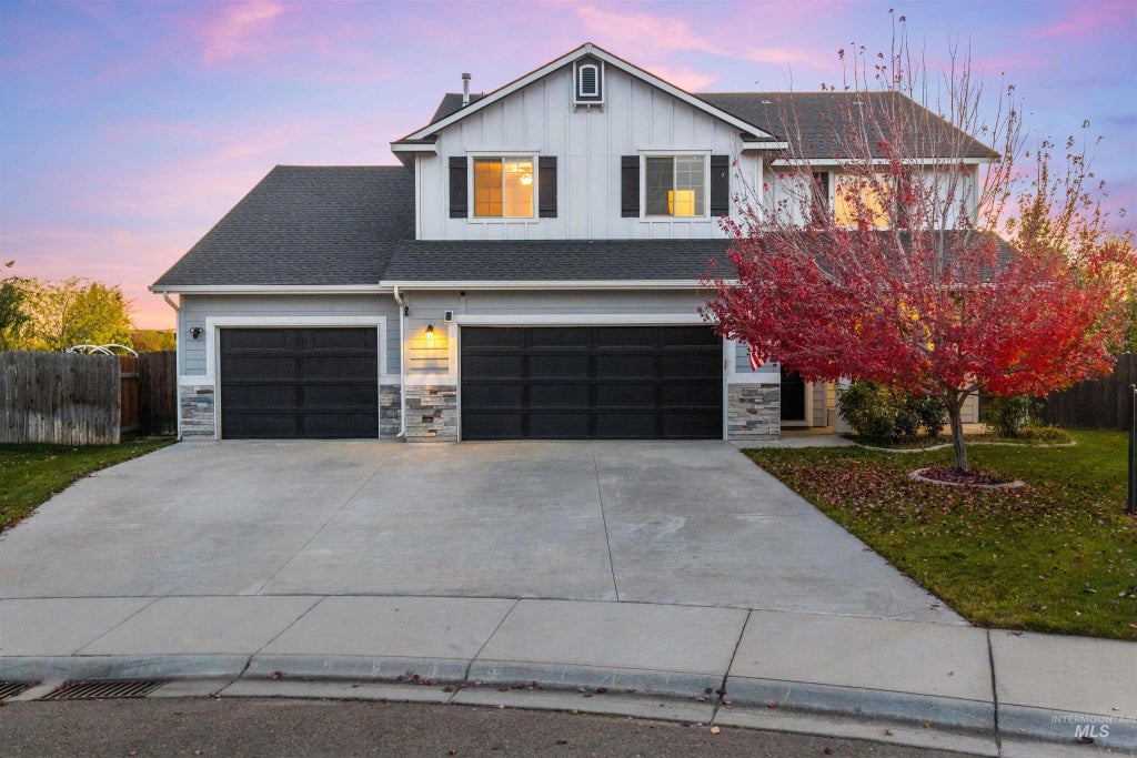 37 E Ensenada Dr, Meridian