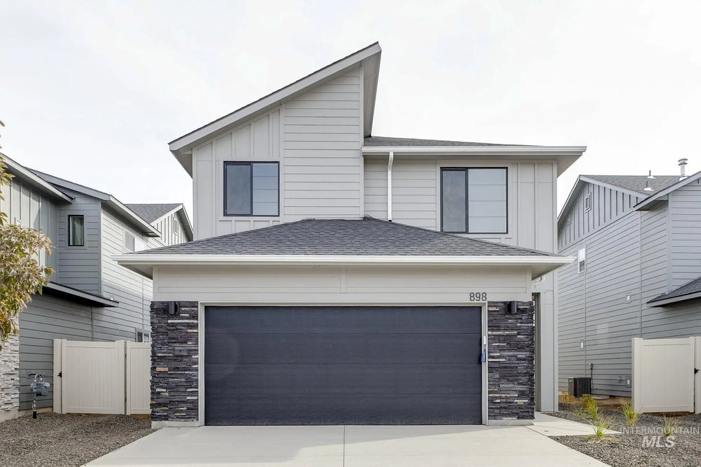 898 N Mirror Creek Way, Meridian