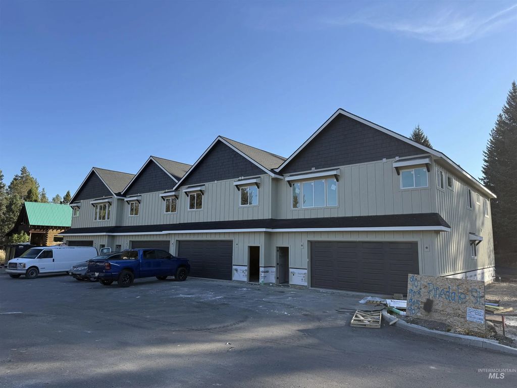 901 Pinedale St, McCall