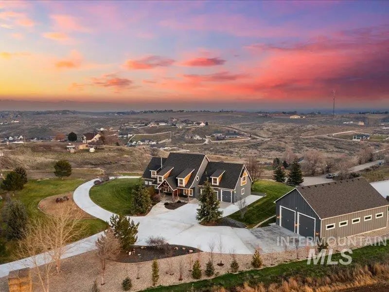 24746 Star Crest Ct, Middleton