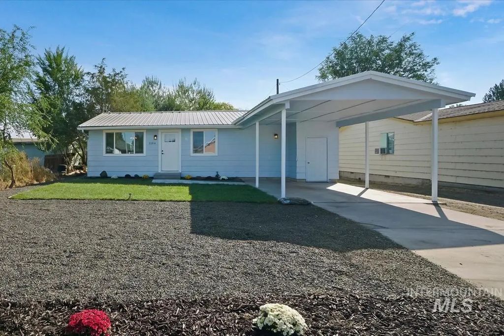 1104 S Johns, Emmett