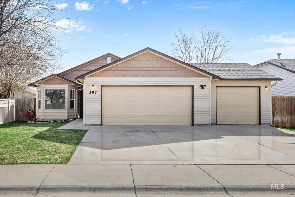 597 E Great Bear St, Kuna