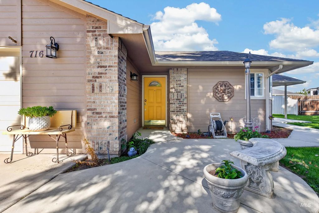 716 W Benton Ave., Nampa