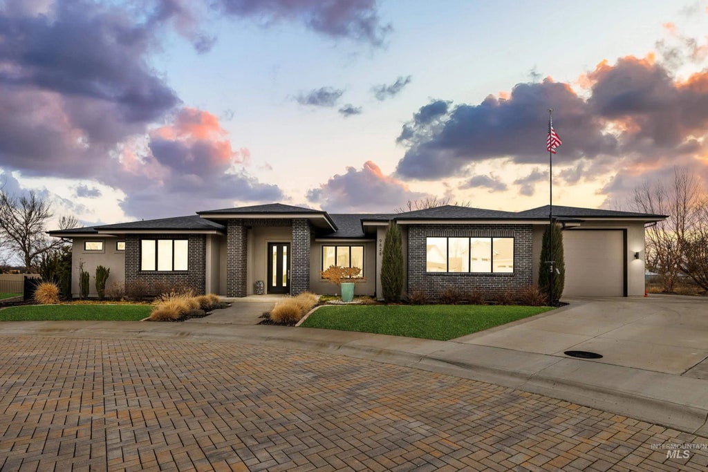 9828 W Broadford, Star