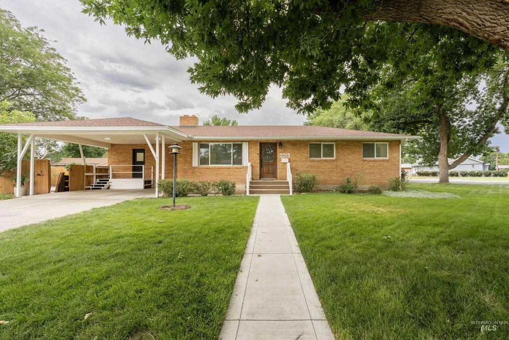 2213 Conant Dr, Burley