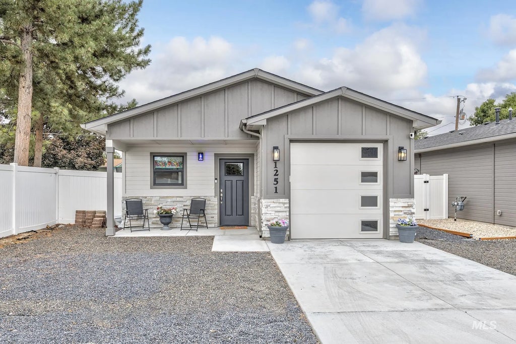 1251 Phillips Cir, Ontario