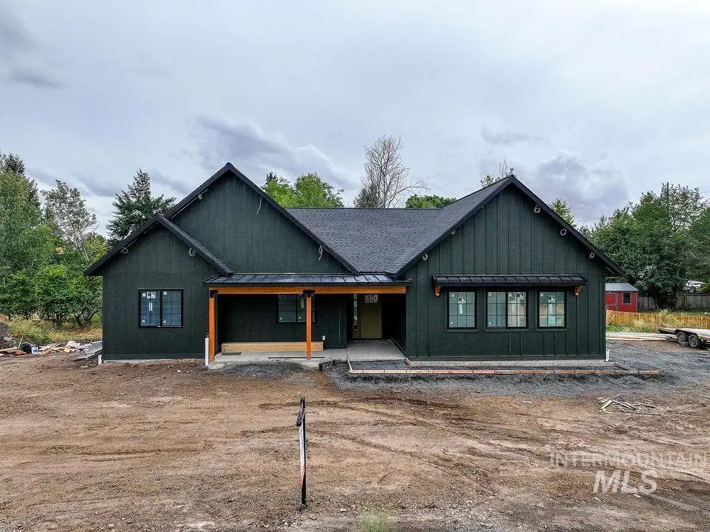 1062 N Mountain View, Moscow
