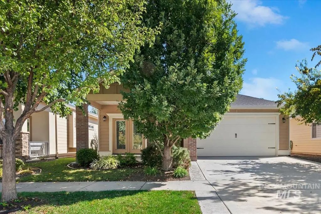 3328 N Sheephorn Ave, Meridian