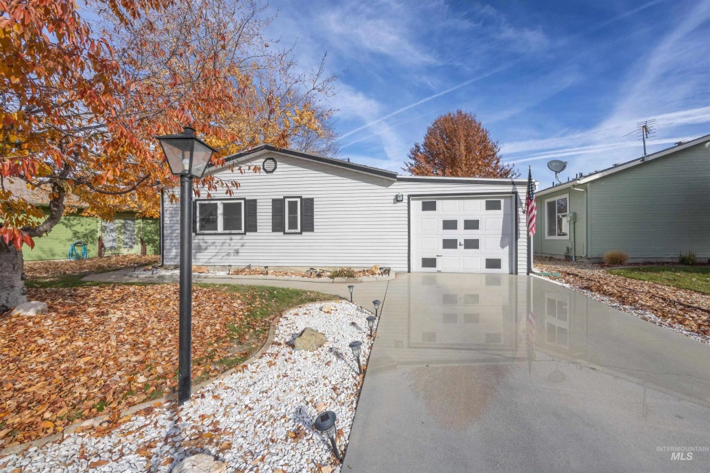 8350 W Willowcourt Dr., Garden City