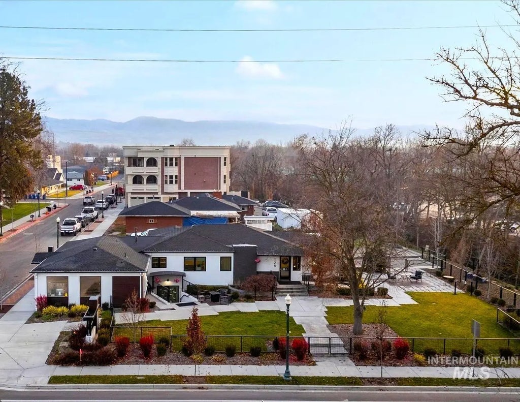 128 S Eagle Rd, Eagle