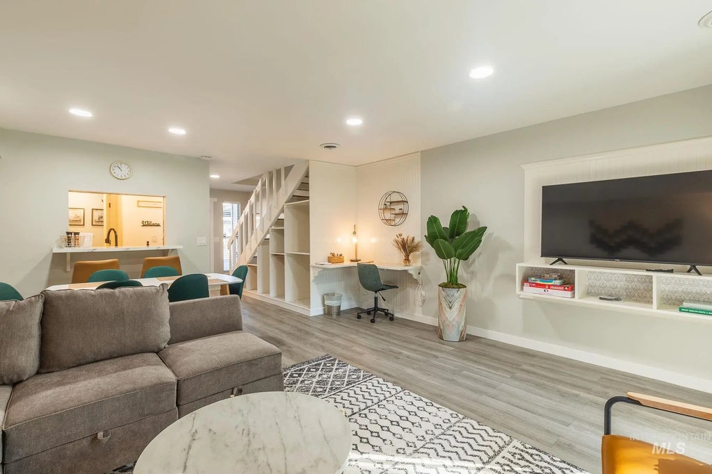 352 N Eagle Glen, Eagle