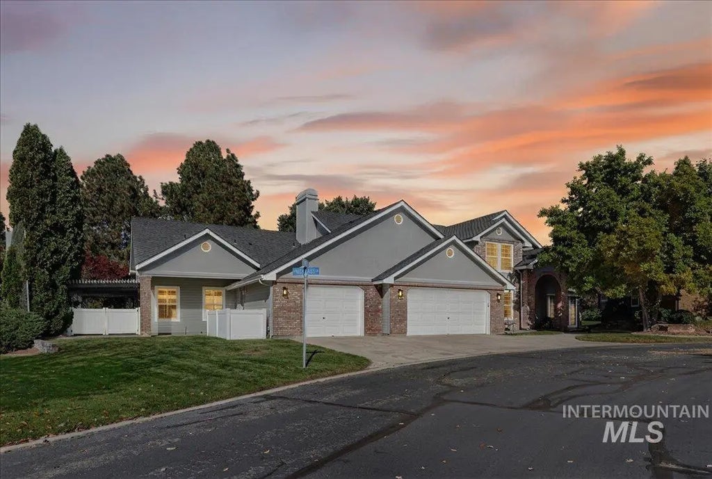 898 N Nicklaus Lane, Eagle