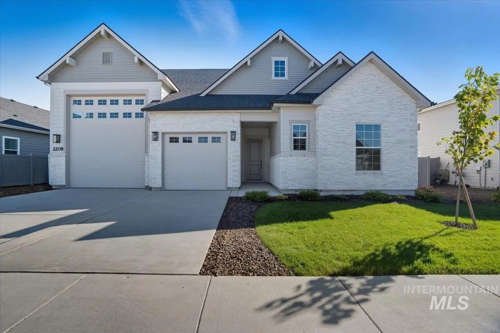 2208 N Kenora Ave, Star