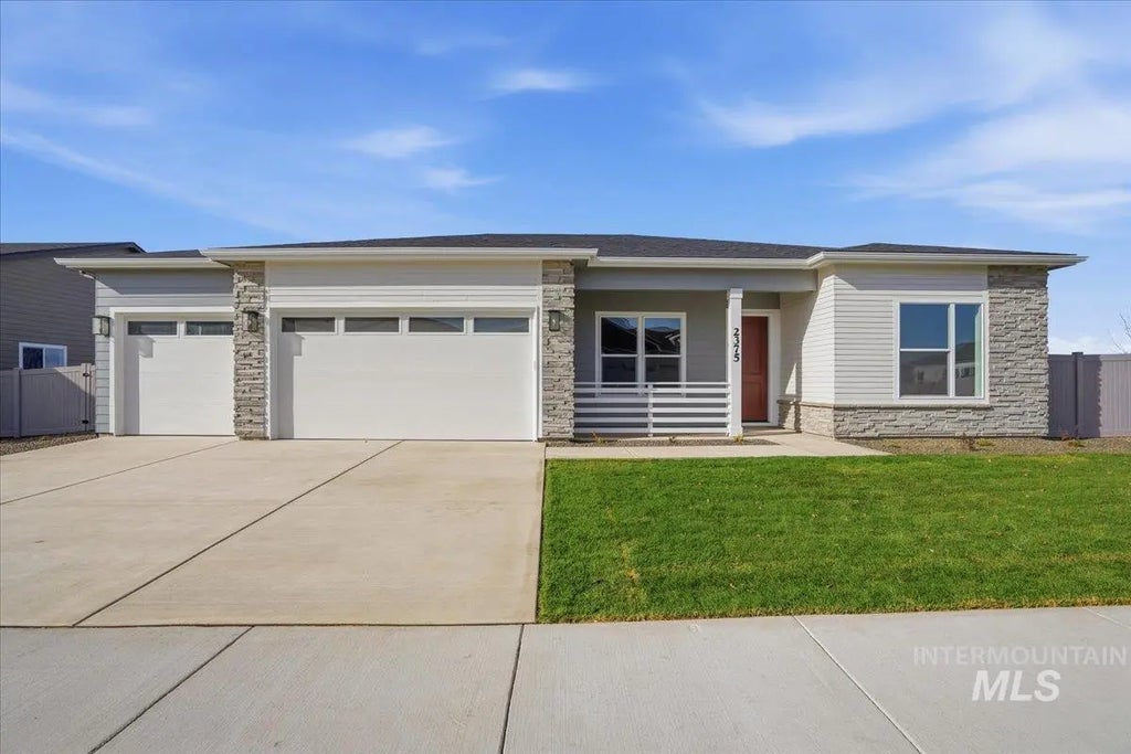 2375 N Kenora Ave, Star