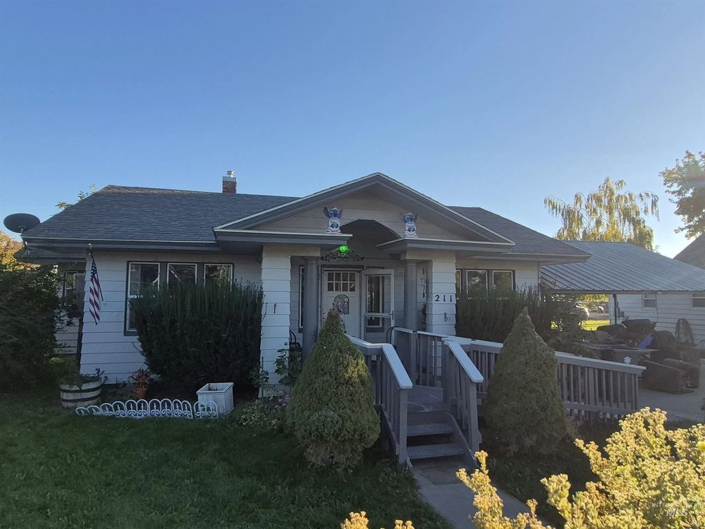 211 Center St E, Kimberly