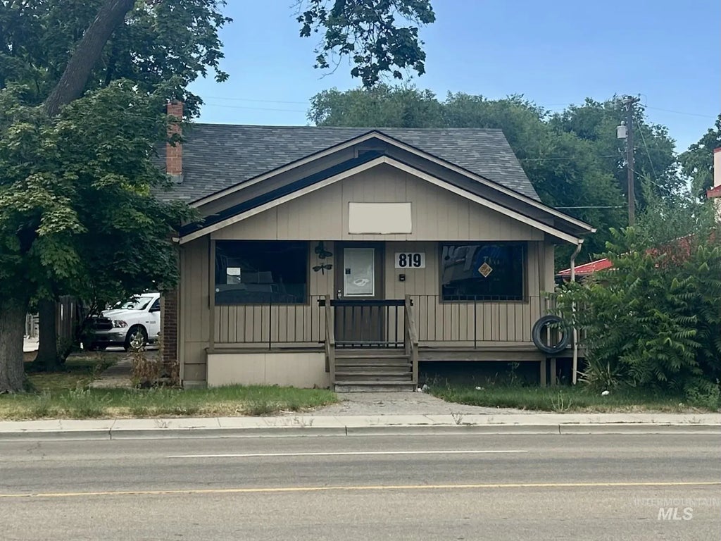 819 12th Ave. S., Nampa