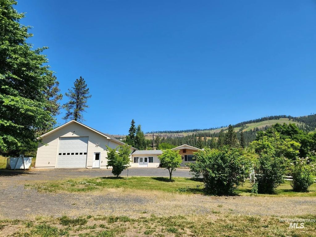 367 Woodland Rd, Kamiah
