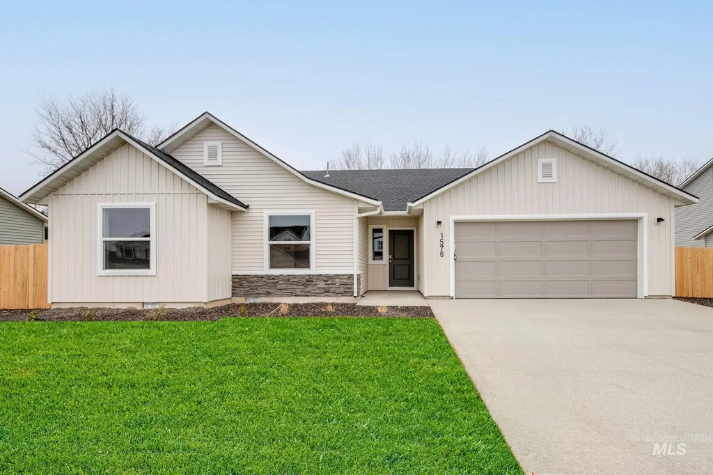 1576 Long Pond St, Middleton