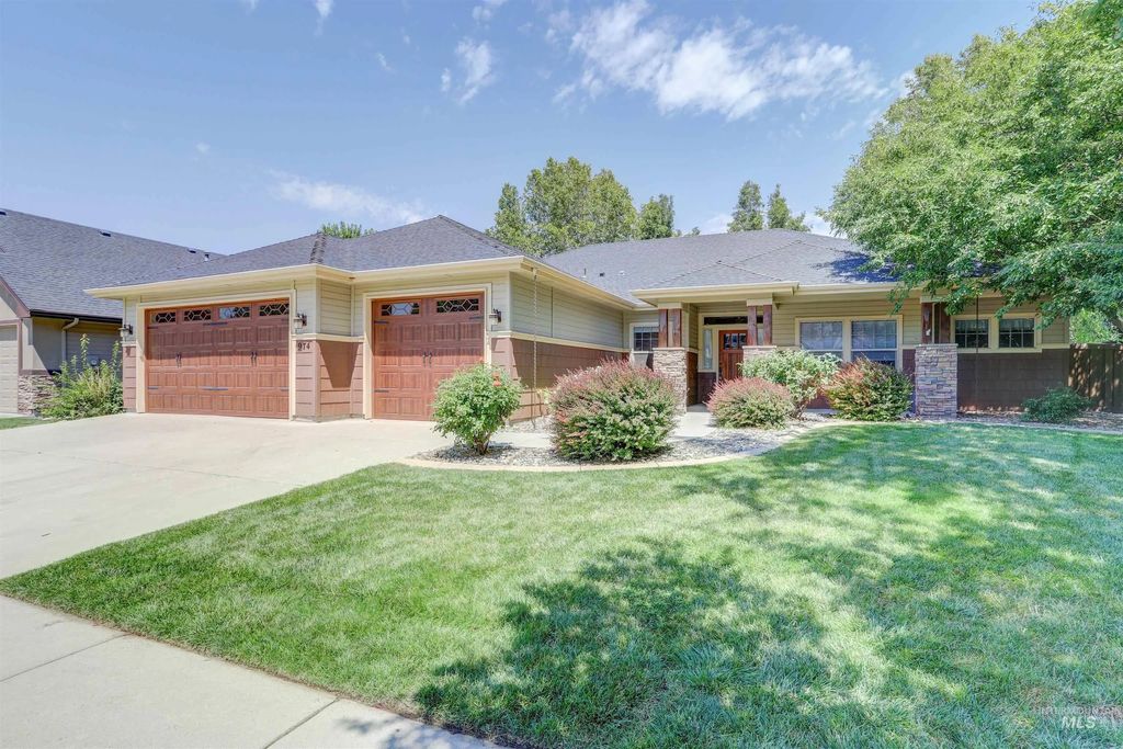 974 E Switchback Dr, Meridian