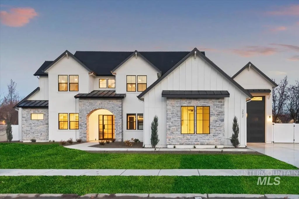 252 N Timber Wolf Pl, Eagle