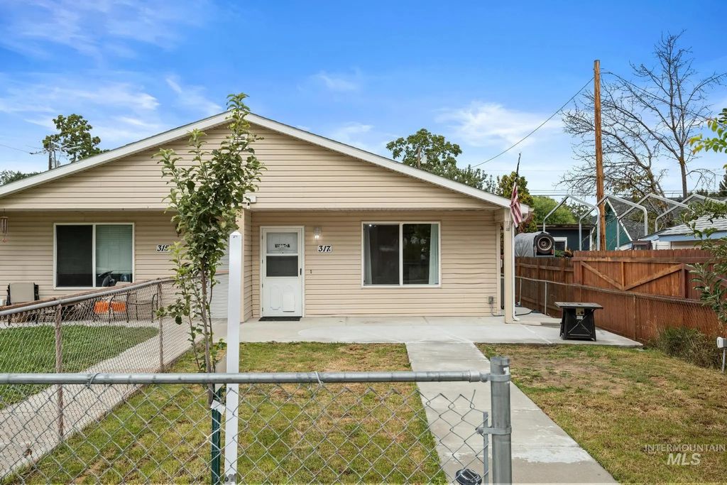 317 15th Ave N, Nampa