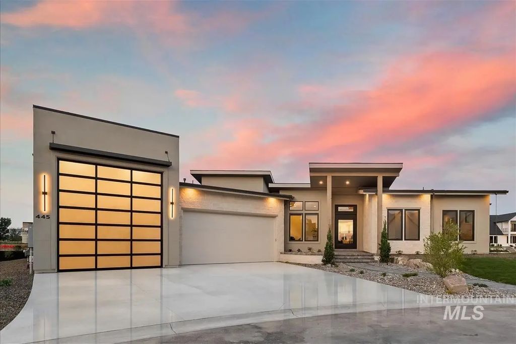 445 Joy Avenue, Middleton