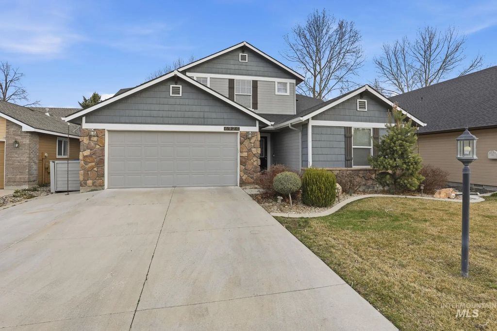 6924 E Greens Dr, Nampa