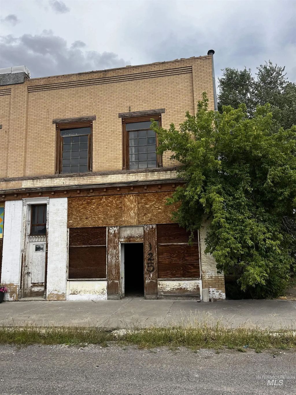 125 Main St., Oakley