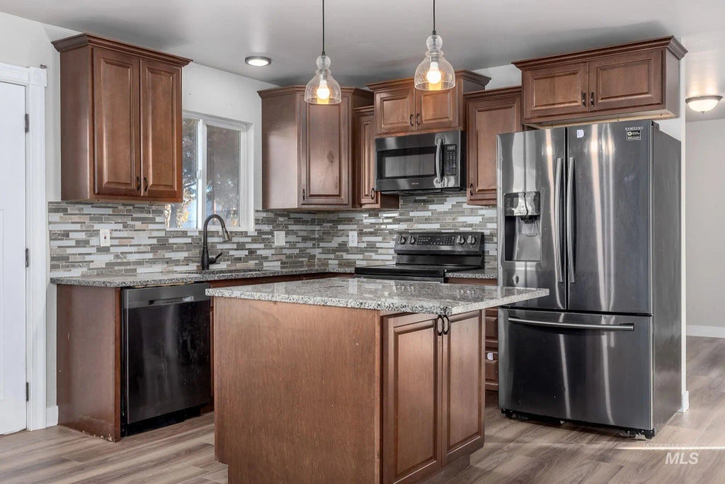 805-807 S Wardwell, Emmett