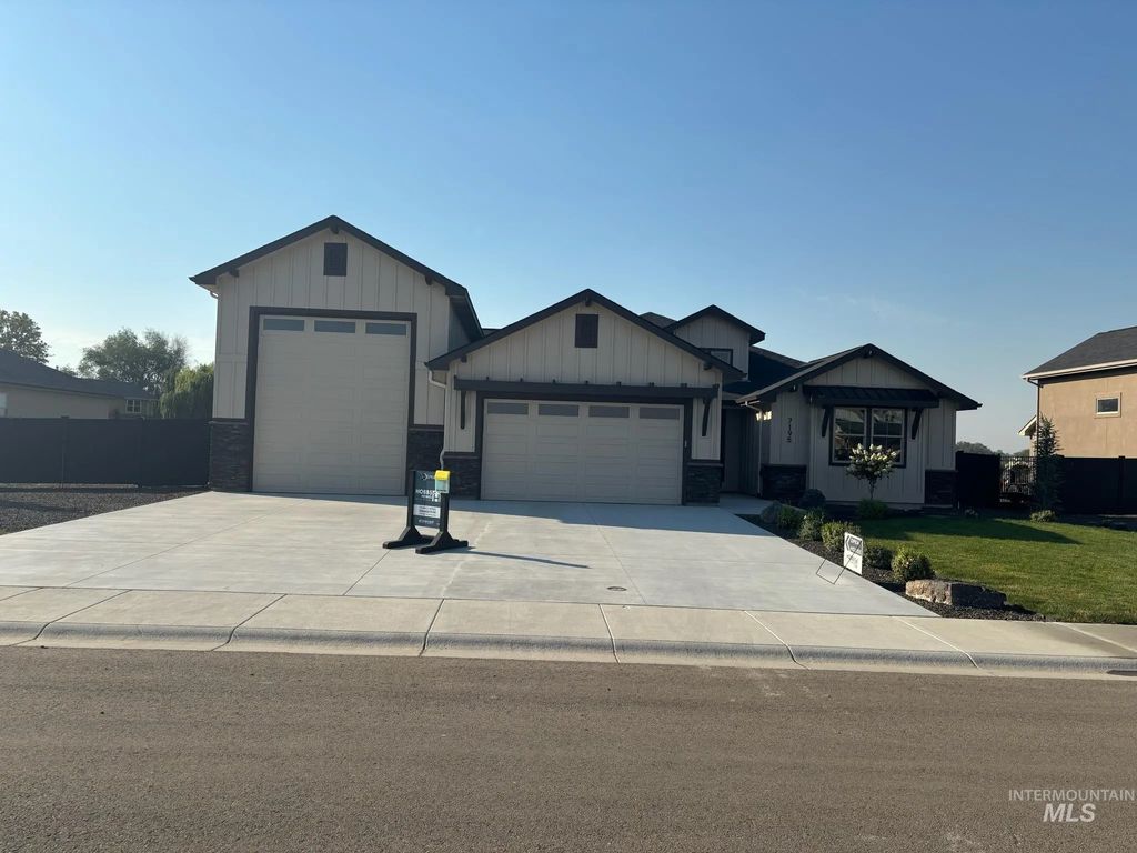 7195 E Merlin Hawk Ct, Nampa
