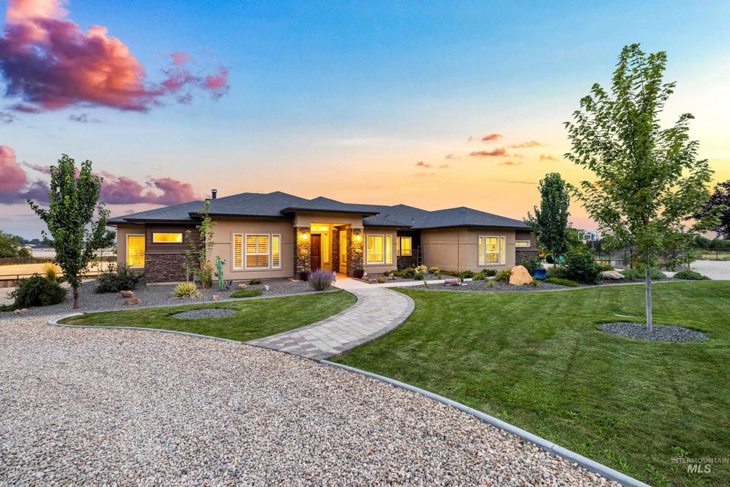 9819 Foothill Rd, Middleton