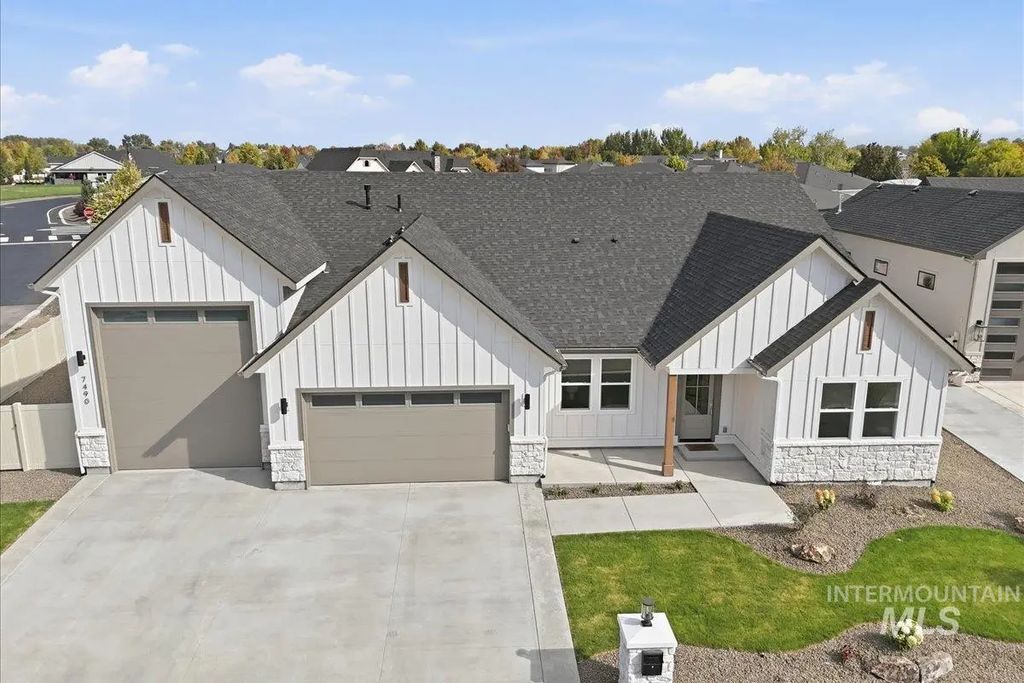 7490 E Midberry Ct, Nampa