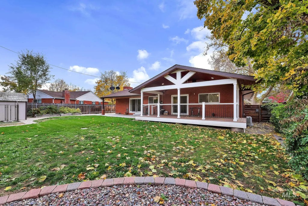 5816 W Poplar Dr, Boise