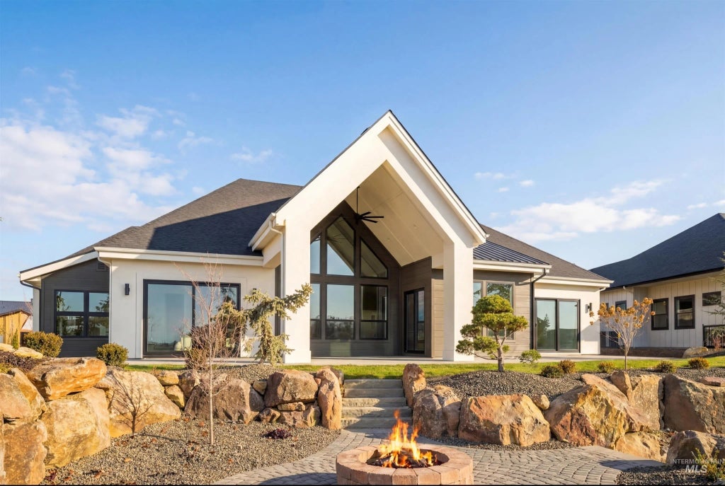 3426 N Harvest Moon Way, Eagle