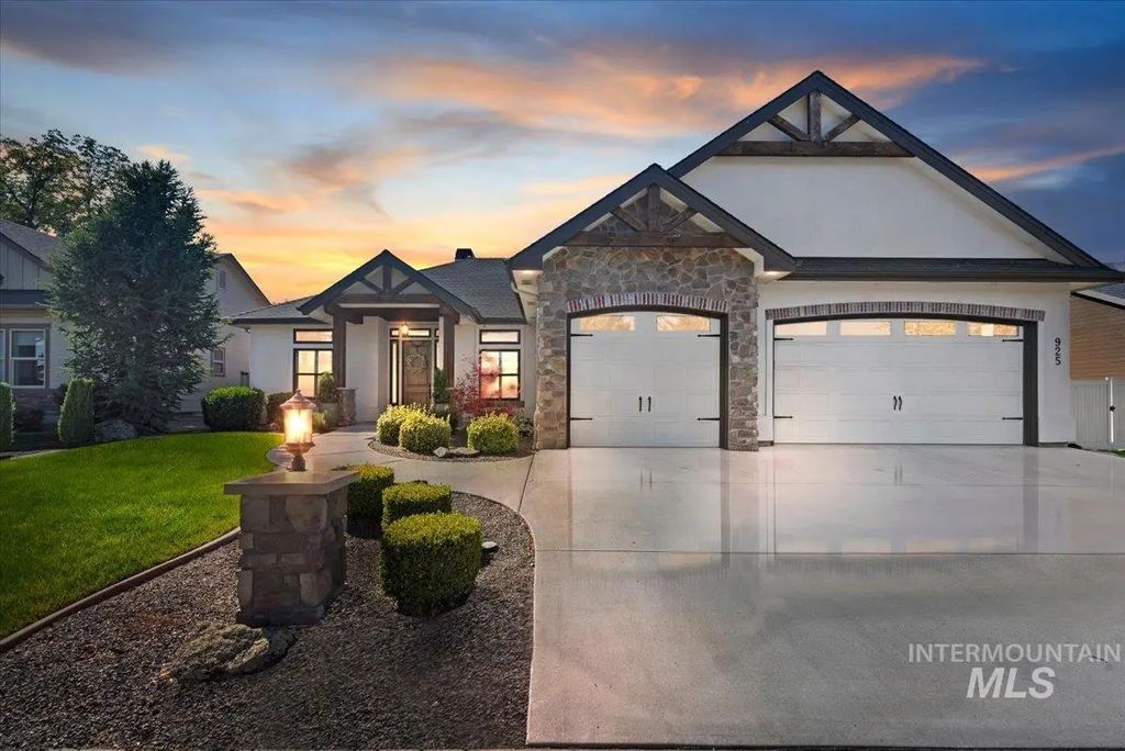 925 W Mollywood Dr, Nampa